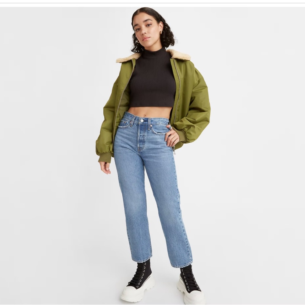 Levi’s wedgie straight medium wash 🥰🥰🥰